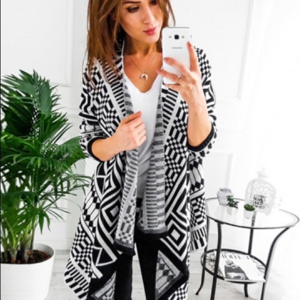 Nwot Aztec Print Shark Bite Style Open Cardigan - image 1